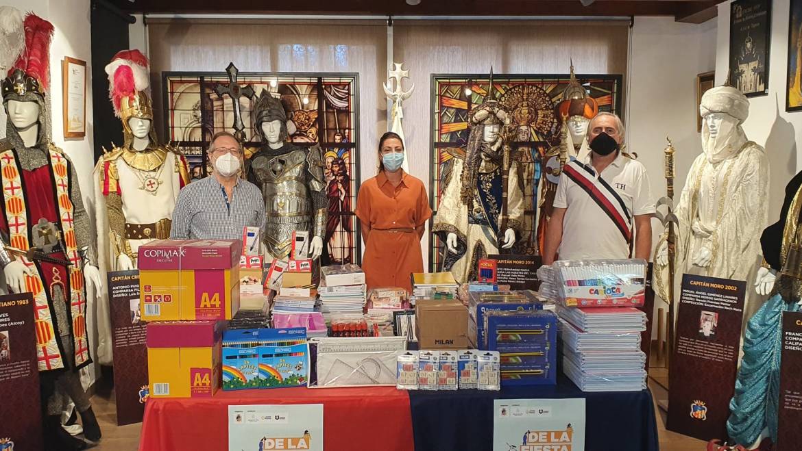La Asociación de Feriantes «La Ilicitana» se suma a la Campaña de Recogida de Material Escolar