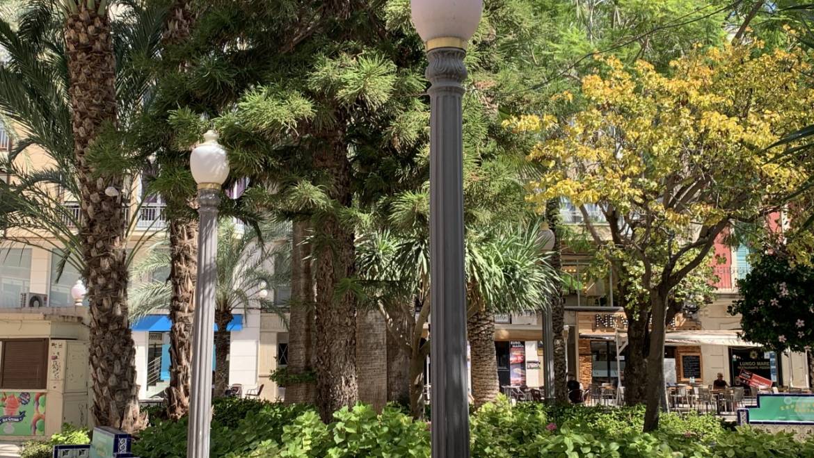 L’Ajuntament d’Elx substituirà 600 fanals de formigó en mal estat per altres nous de ferro colat a més d’una vintena de places públiques