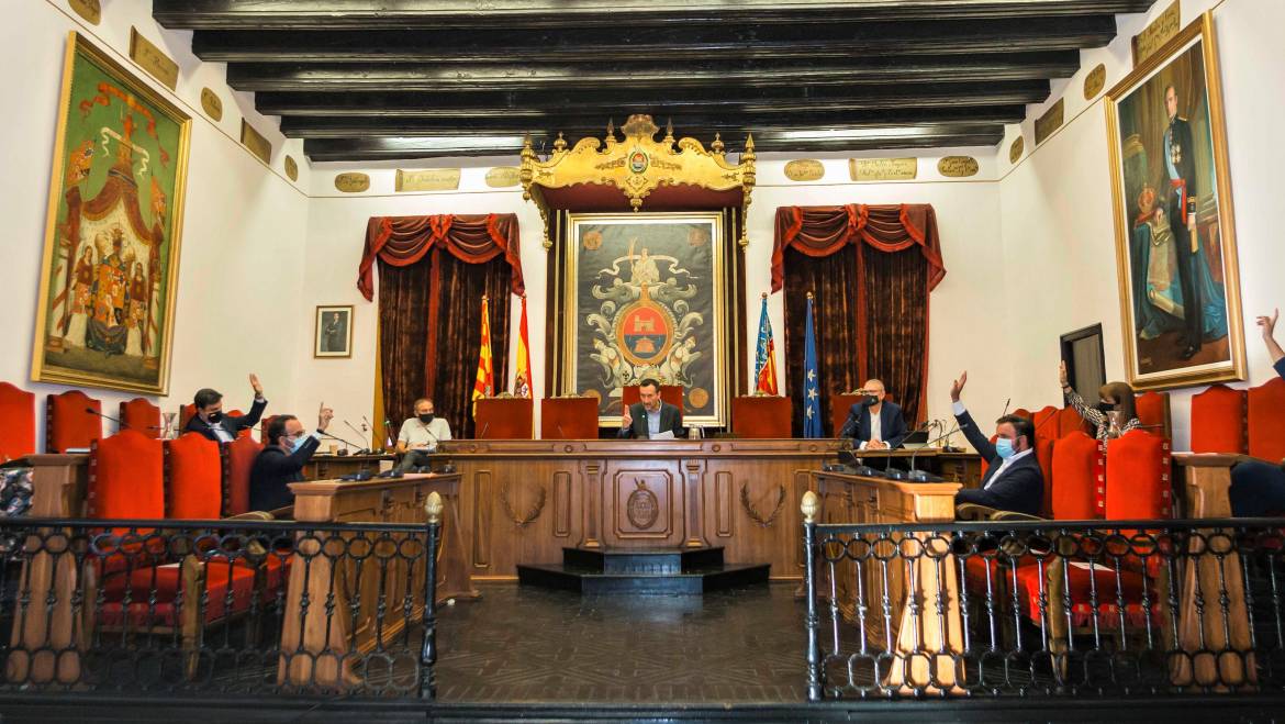 El pleno del Ayuntamiento de Elche muestra por amplia mayoría su adhesión a la Monarquía y a la figura del Rey