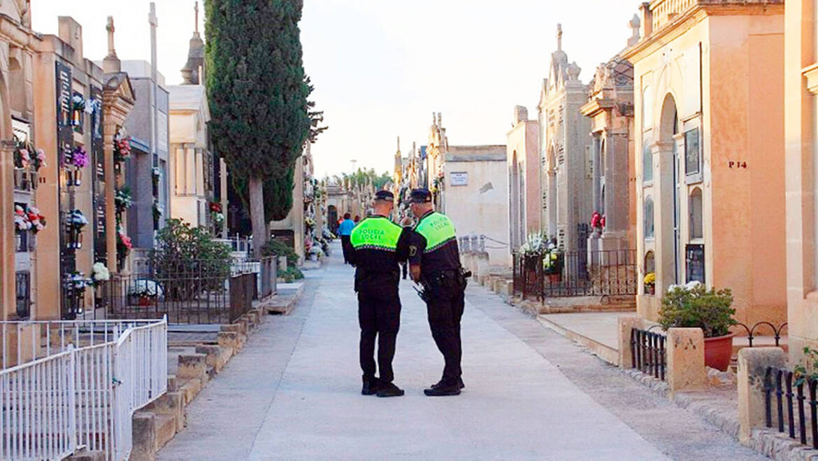 Los cementerios de Elche son vigilados con drones para controlar el aforo y evitar aglomeraciones en el Puente de Todos los Santos