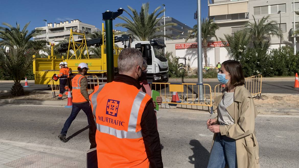 Mobilitat instal·la semàfors per a garantir el pas segur de vianants en tres enclavaments de la ciutat