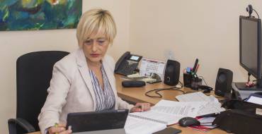 Mayores habilita un teléfono, un correo electrónico y asistencia presencial para facilitar la inscripción de las parejas en las Bodas de Oro