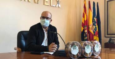 Felip Sànchez: “Hem de demanar el dàtil fresc en els comerços per a garantir la seua producció”
