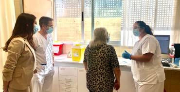 La regidora de Sanitat anima a vacunar-se de la grip als grups de risc per a evitar confusió amb els símptomes de la covid