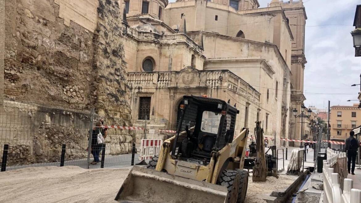 Aigües d’Elx rep l’autorització de la Conselleria de Cultura per a continuar amb les obres al carrer Uberna