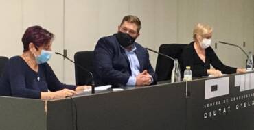 El Ayuntamiento conmemora el ‘Día Mundial del Cuidador’ con la presentación del libro ‘Cuidadoras Intradependientes’ de Rosario Rives