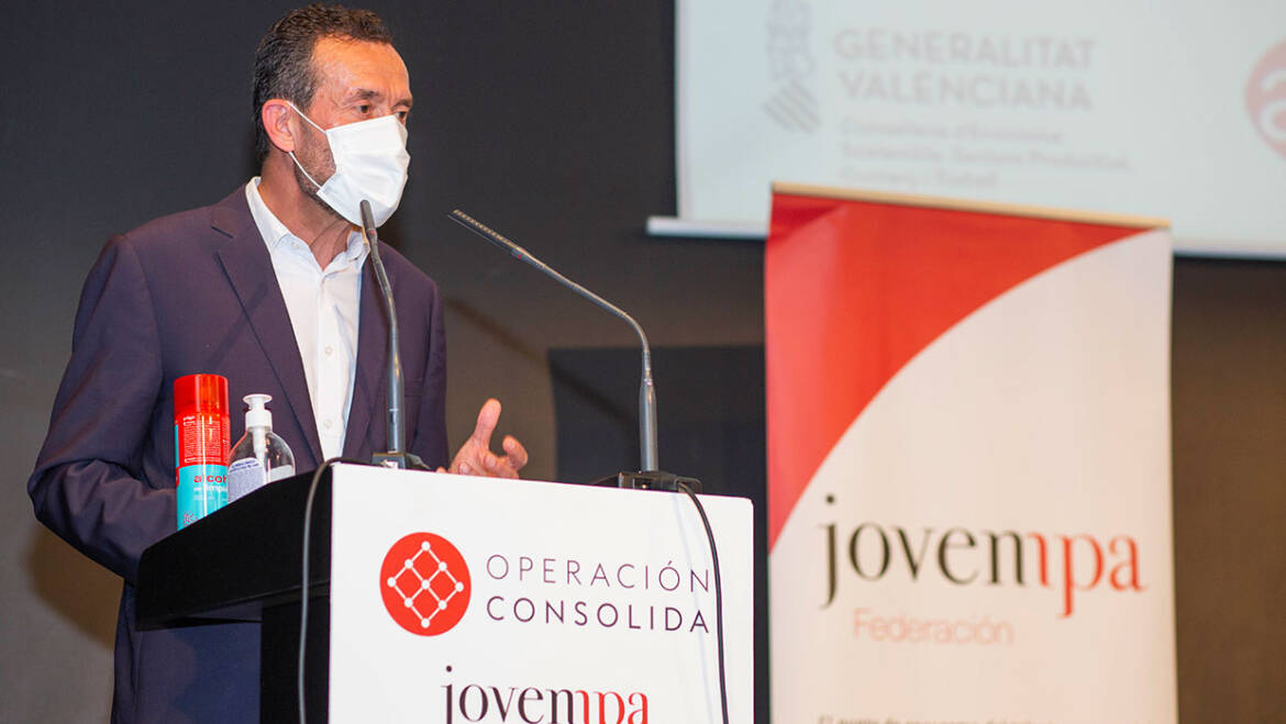 González reivindica davant les i els joves empresaris el camí de la sostenibilitat en la recuperació econòmica davant la pandèmia