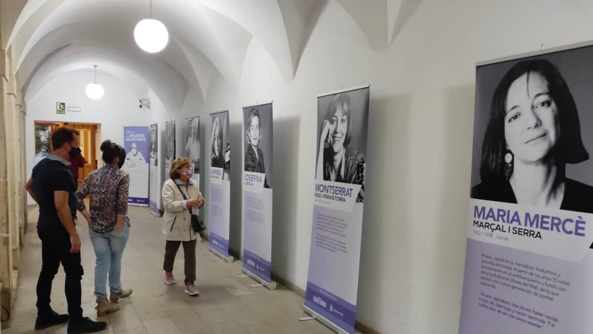 La Semana de las Escritoras da comienzo con la inauguración de una exposición en la Biblioteca Pedro Ibarra