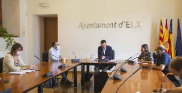 El equipo de Gobierno informa a los portavoces municipales sobre el proceso de adjudicación de la nueva contrata de limpieza
