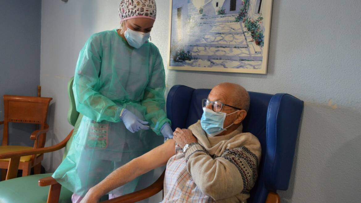 Arranca la campaña de vacunación frente al coronavirus en el Departamento del Hospital General Universitario de Elche