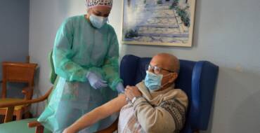 Arranca la campaña de vacunación frente al coronavirus en el Departamento del Hospital General Universitario de Elche