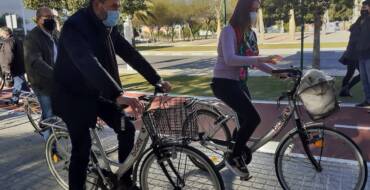 El nuevo carril bici de la Avda. Ramón Pastor completa el circuito ciclista perimetral de Elche