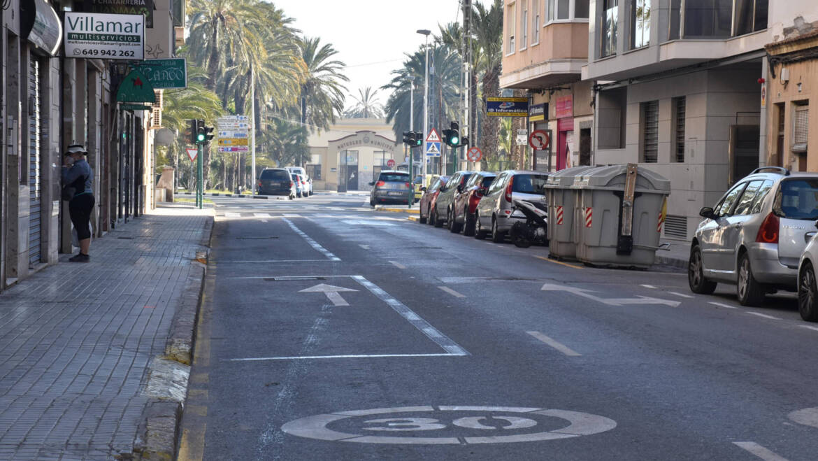 Movilidad impulsa un nuevo carril de autobús en El Raval que mejora la agilidad de las líneas K2 y B