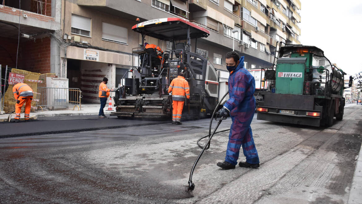 L’Ajuntament reprén el seu pla de millora d’asfalt al carrer Antonio Machado i continuarà a diferents trams en mal estat del Pla