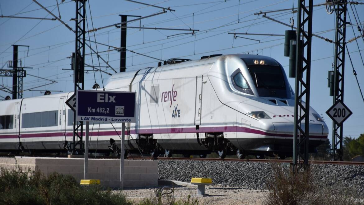 Prop de 12.000 passatgers han utilitzat l’estació de l’AVE d’Elx des de la seua posada en marxa
