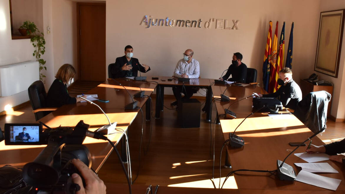 El Ayuntamiento respalda la unión de los productores de dátil en una asociación para avanzar en la protección y promoción de este producto