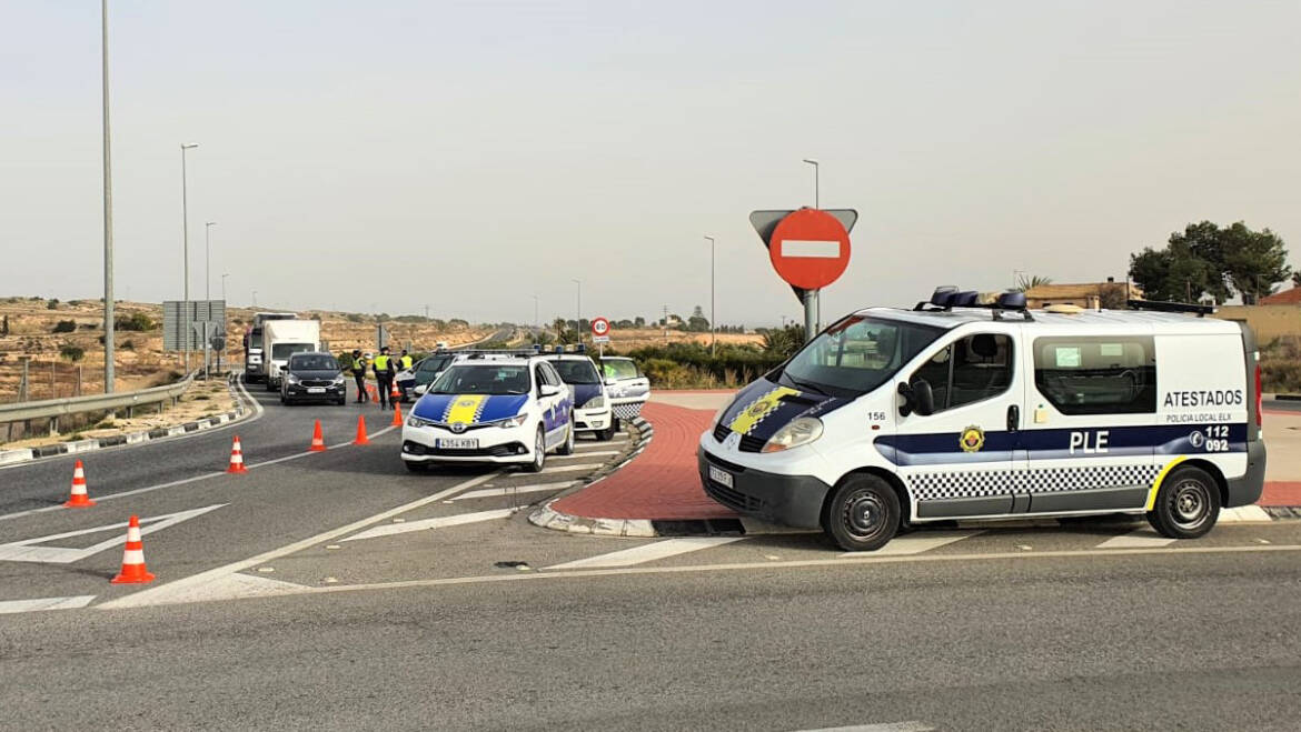 La Policía Local de Elche intensifica la coordinación con la Policía Nacional en el control del tercer cierre perimetral de fin de semana
