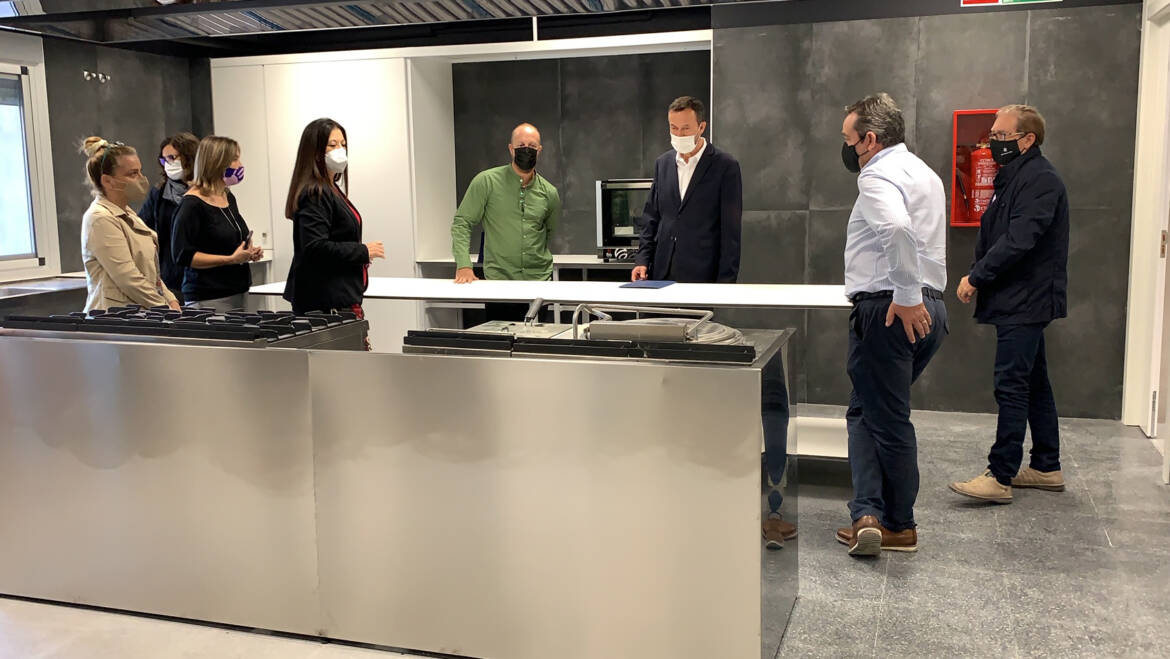 El IES Montserrat Roig estrena nuevas aulas para los ciclos de Cocina y Jardinería y una renovada cantina gracias al Plan Edificant