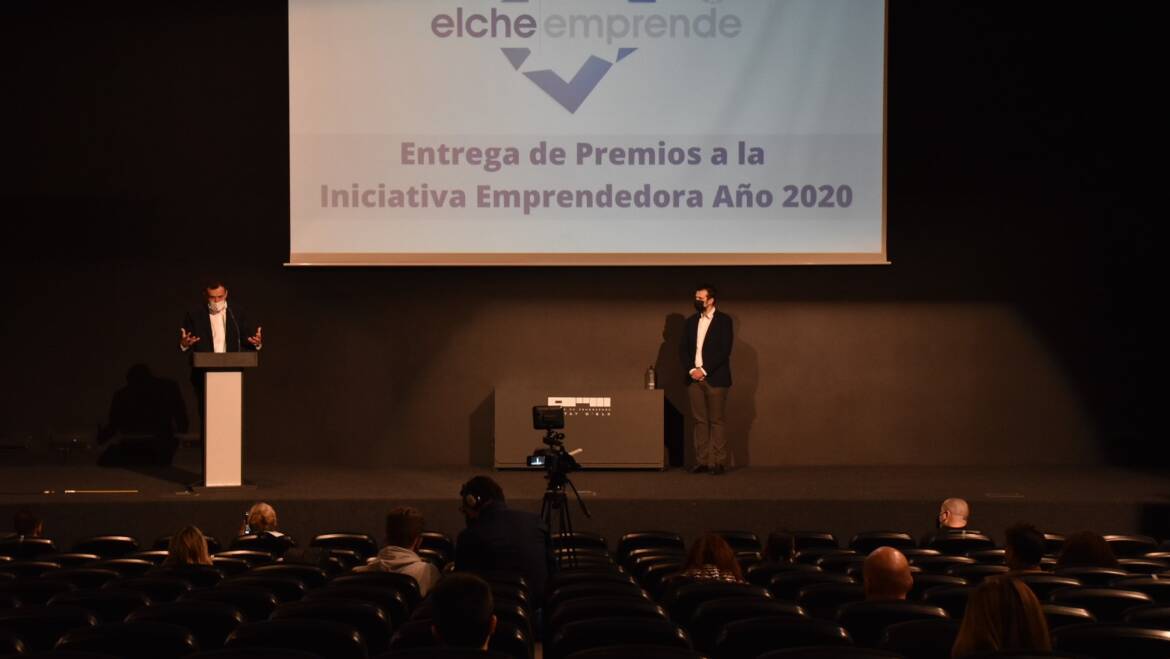 El Ayuntamiento de Elche entrega los 12 premios correspondientes a la iniciativa emprendedora de 2020