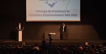 El Ayuntamiento de Elche entrega los 12 premios correspondientes a la iniciativa emprendedora de 2020