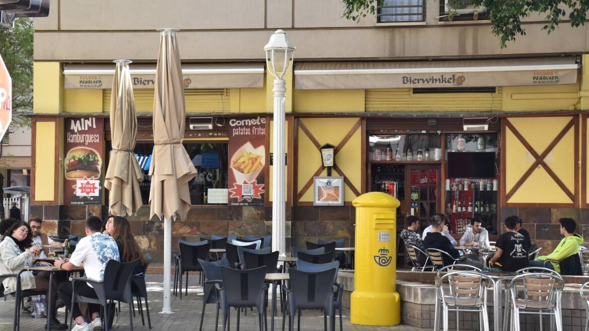 El Ayuntamiento autoriza excepcionalmente la instalación de terrazas en aceras de menos de tres metros