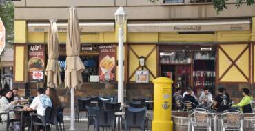 El Ayuntamiento autoriza excepcionalmente la instalación de terrazas en aceras de menos de tres metros