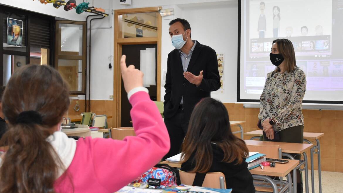 Cerca de 600 alumnos y alumnas se benefician de clases de apoyo en sus centros gracias al programa ‘Fem Escola’