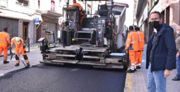 El Plan de Asfaltado del Ayuntamiento para mejorar la seguridad vial llega al centro del casco urbano