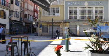 El entorno del Mercado Central estará a punto para su normal funcionamiento la próxima semana tras el ajardinamiento y la reposición del mobiliario urbano