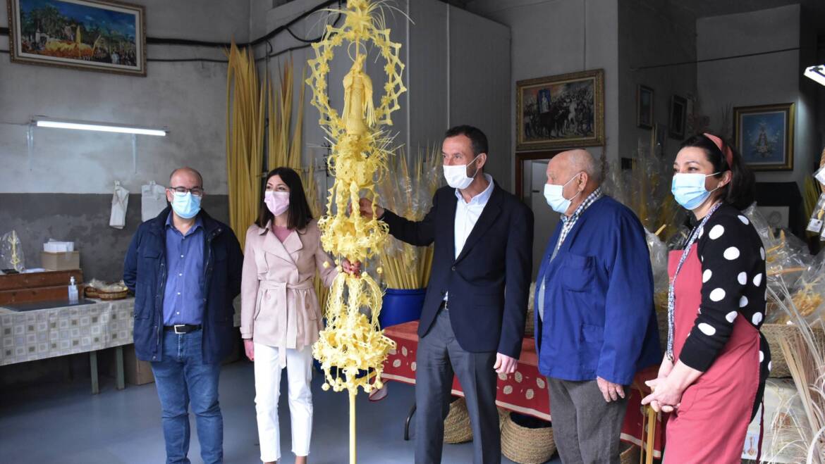 L’Ajuntament d’Elx reprén l’enviament de palmes blanques per a obsequiar al rei, al Papa, i als presidents del Govern i de la Generalitat