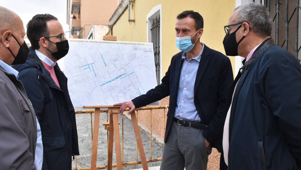 Impulso a la modernización de la vía pública en Torrellano con obras de renovación de aceras, de mejora de asfaltado y de la red de agua potable