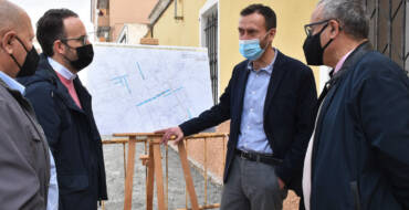 Impulso a la modernización de la vía pública en Torrellano con obras de renovación de aceras, de mejora de asfaltado y de la red de agua potable