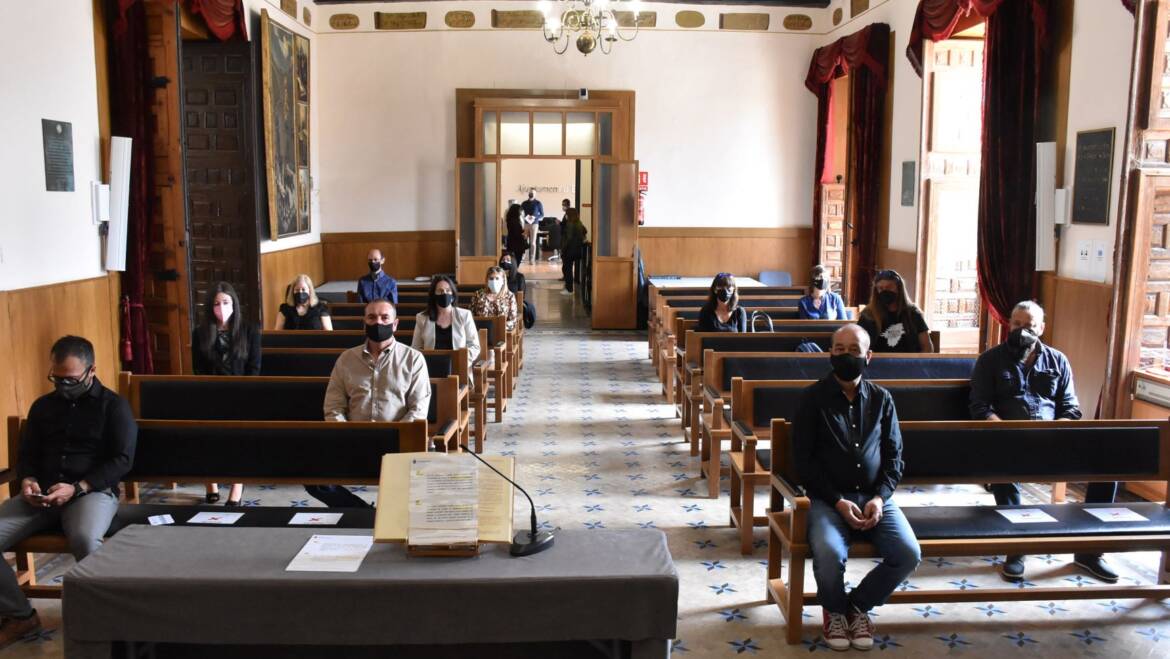 El Saló de Plens de l’Ajuntament d’Elx acull la presa de possessió de 7 nous funcionaris