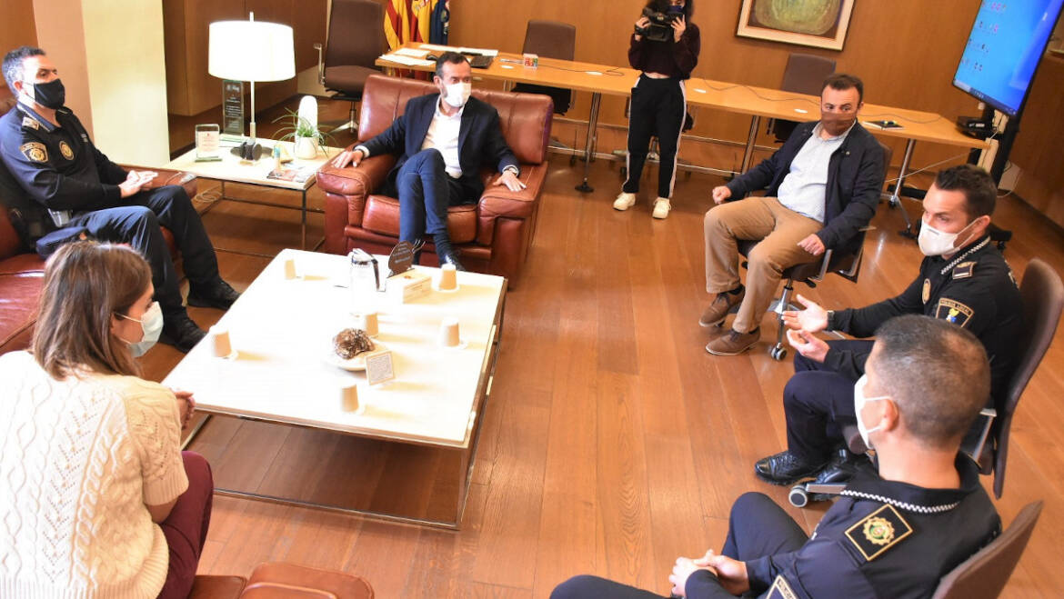 La Policia Local rep un premi per seguir al capdavant de la lluita per la conservació del Medi Ambient