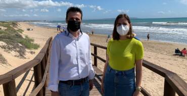 Elx declara totes les seues platges lliures de fum per a protegir el medi ambient i la salut humana