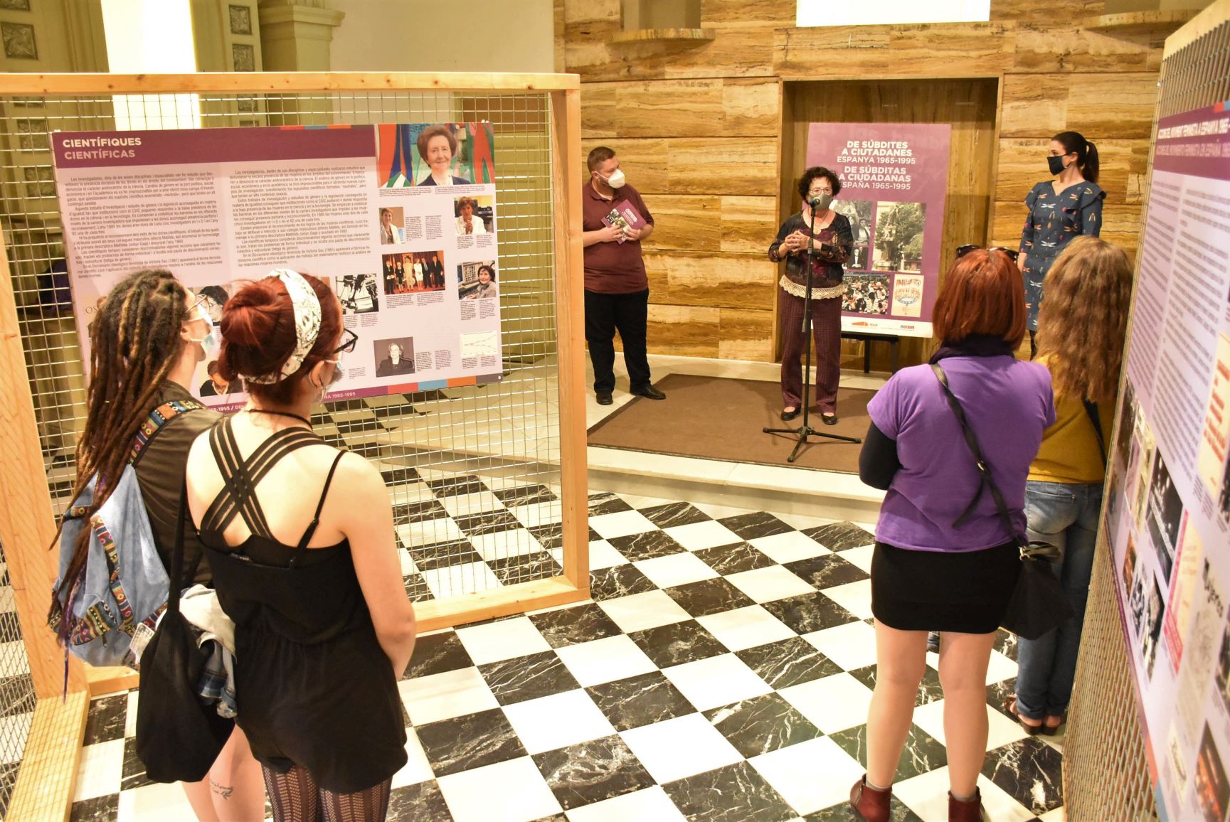 210511_MarianoValera_MargaAnton_Expo_DeSubditasACiudadanas_09