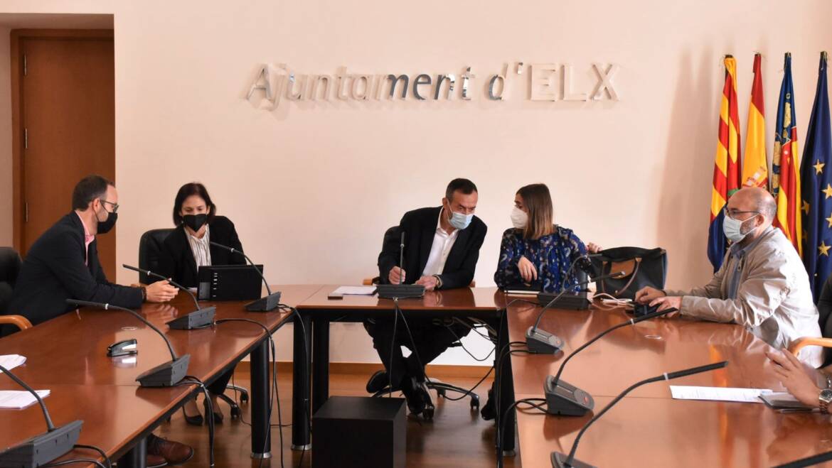 El Ayuntamiento resuelve el contrato del Mercado Central con Aparcisa sin indemnización y encarga a Pimesa la gestión del mercado provisional
