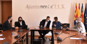 El Ayuntamiento resuelve el contrato del Mercado Central con Aparcisa sin indemnización y encarga a Pimesa la gestión del mercado provisional