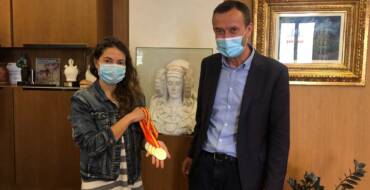 El alcalde recibe a Isabel Sánchez-Arán, ganadora en el campeonato de España de ‘APNEA indoor’ de este año en Pontevedra