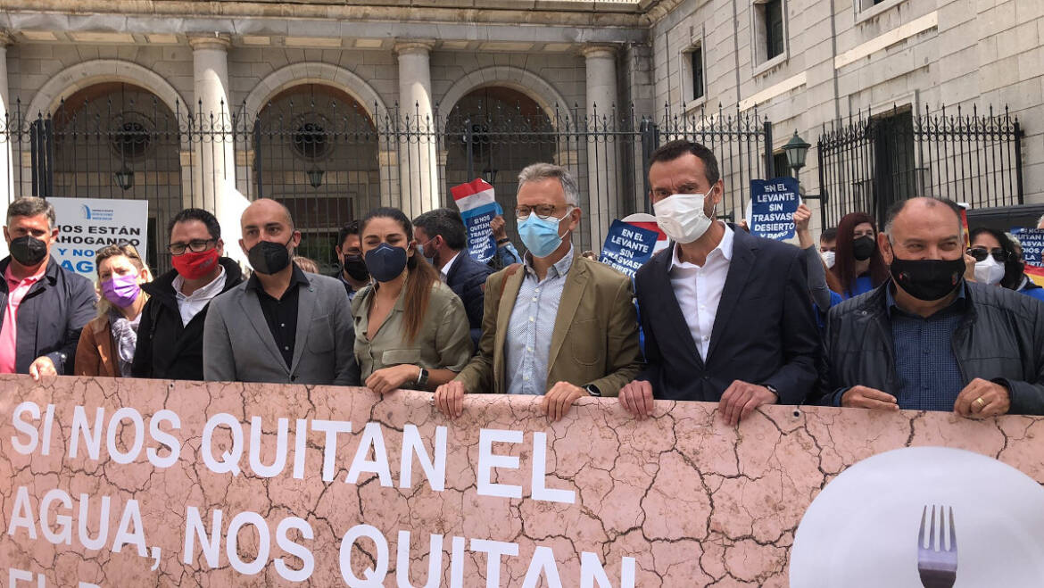 L’alcalde d’Elx i la consellera d’Agricultura recolzen a Madrid els regants en defensa del transvasament del Tajo-Segura