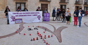 Elche muestra su repulsa contra los últimos casos de violencia machista