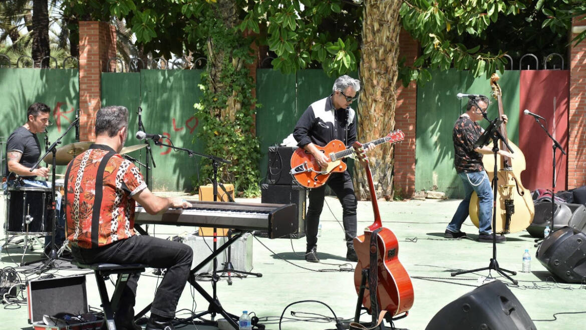 Gran èxit d’acolliment de l’espectacle ‘El Rock and Roll també és cosa de xiquets i de pares!’ celebrat en la rotonda del Parc Municipal d’Elx