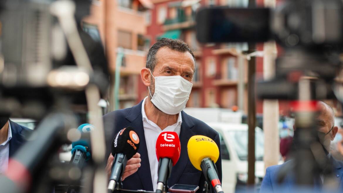 Carlos González: «Me preocupa que no existan progresos en un proyecto estratégico como el Palacio de Congresos mientras la Diputación prioriza el de Alicante»