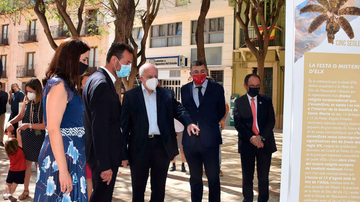 La Corredora acoge una exposición fotográfica de la evolución de la Festa con motivo del XX aniversario del Misteri d’Elx como Patrimonio de la Humanidad