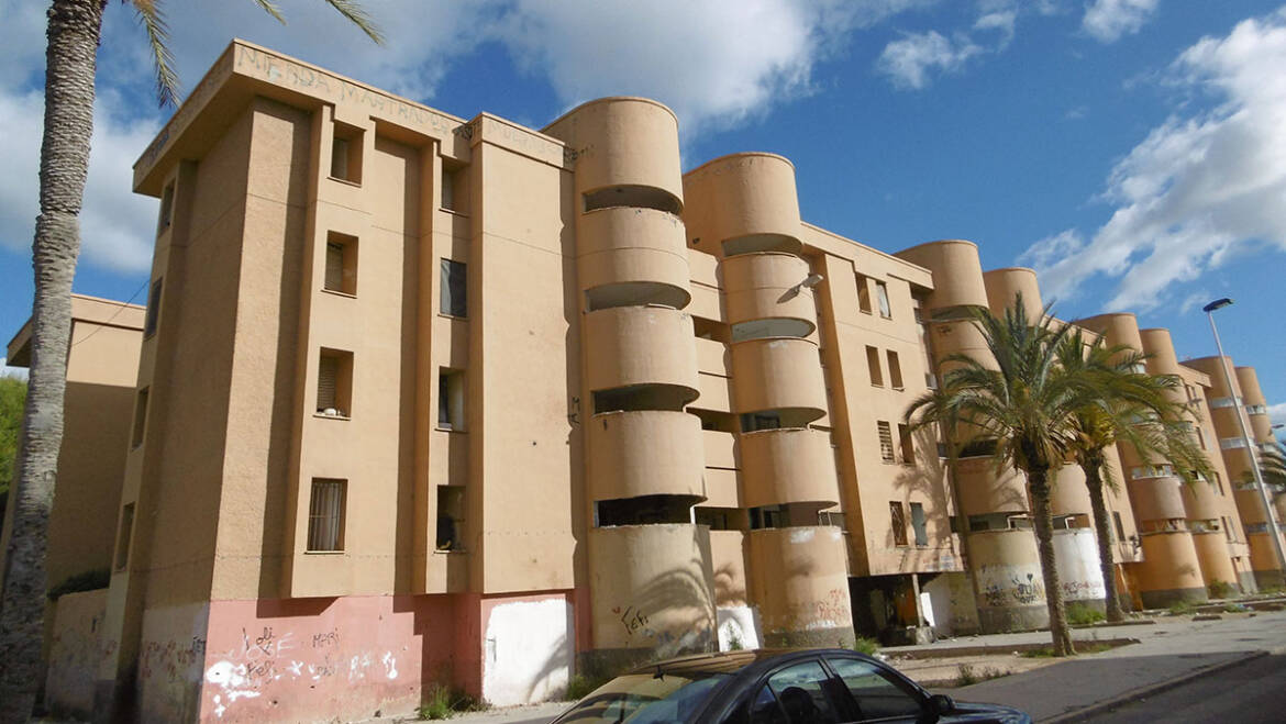 La Conselleria de Vivienda licita las obras de demolición de los edificios de Llimoner 21 y 23 en Los Palmerales