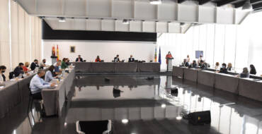 El Pleno acuerda modificar el presupuesto para mejorar los servicios públicos y modernizar barrios y pedanías