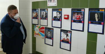El IES Severo Ochoa conmemora el Día de Europa con una exposición que homenajea el talento inclusivo de mujeres, personas LGTB y con diversidad funcional
