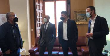 El alcalde recibe al propietario del Elche CF en el Ayuntamiento