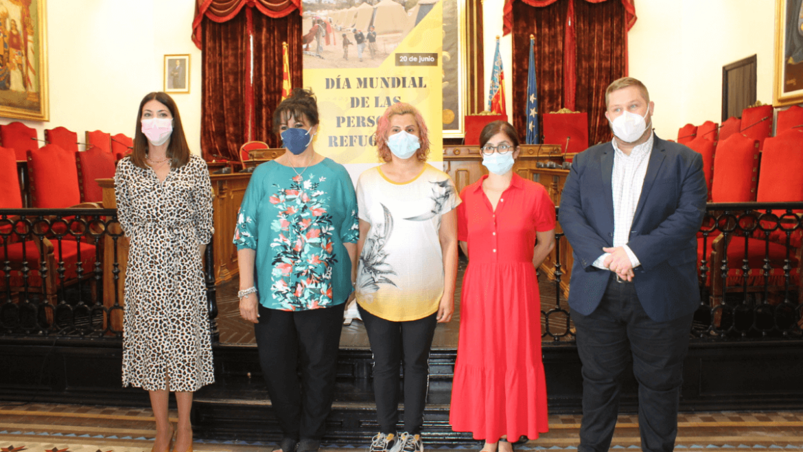 La lectura del manifiesto por el Día Mundial del Refugiado reitera el compromiso del Ayuntamiento de Elche con las personas desplazadas forzosamente