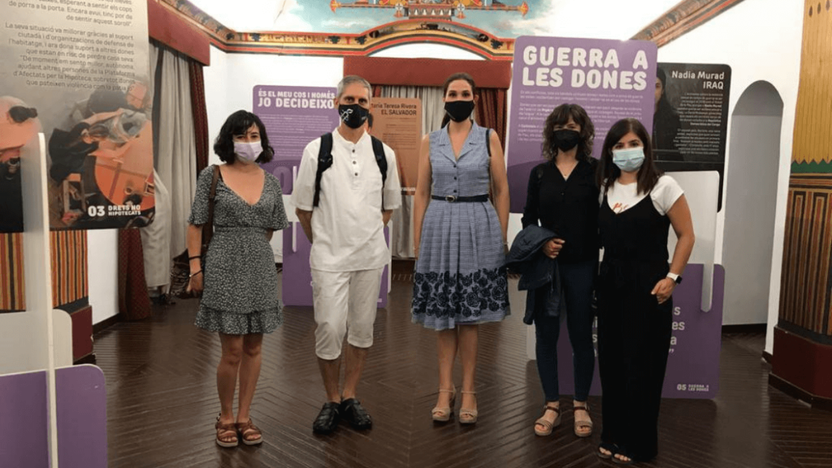 La concejalía de Cultura colabora con Amnistía Internacional de Elche en la exposición “Dones en lluita”